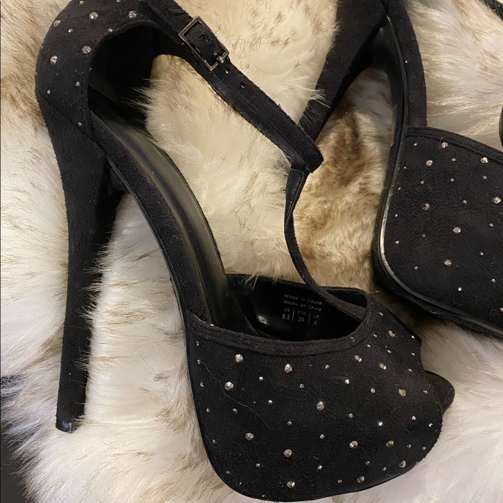 Black high heels Never used ✨Size 8.5 Brand “ It Call Spring “Very comfortable